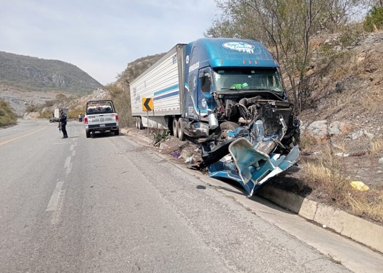 Alerta: Choque de tráilers en Carretera Rumbo Nuevo