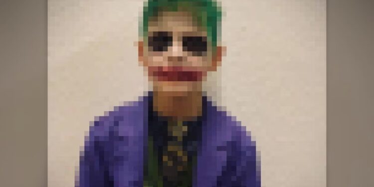 Alumno se disfraza de ‘El Joker’ y ataca con cuchillo a maestro en Veracruz