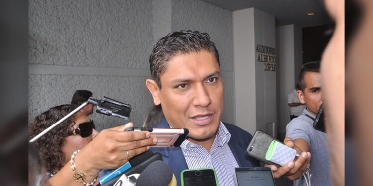 Ordena Tribunal al PAN atender queja de Arturo Soto contra lista de pluris