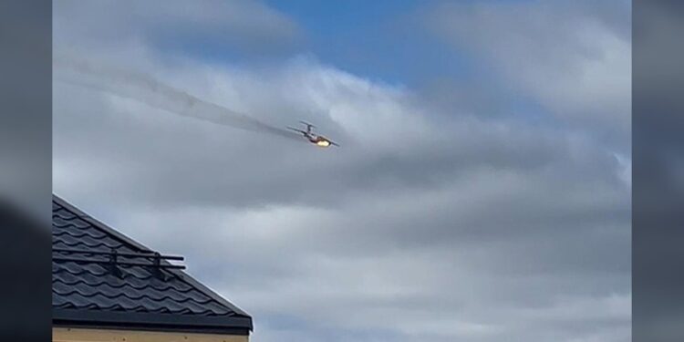 Se estrella avión militar con 15 personas en Rusia