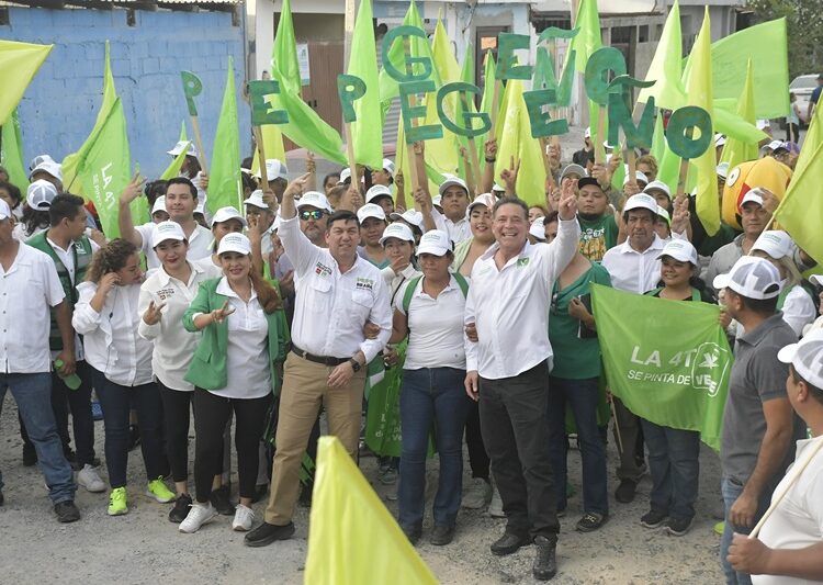 Entre porras y batucada reciben a Geño en la Ampliación Libertad