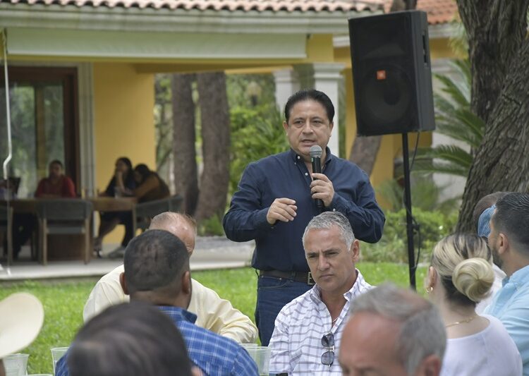 Suma Geño voluntades a su proyecto rumbo al Senado