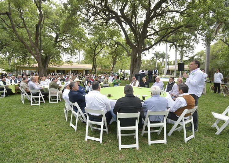 Suma Geño voluntades a su proyecto rumbo al Senado