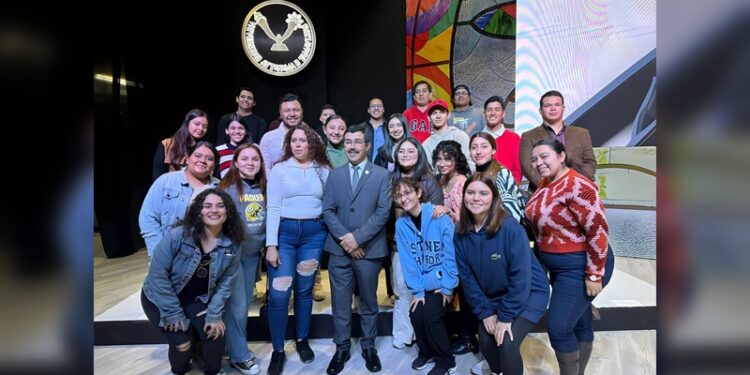 El rector Dámaso Anaya presenta a la comunidad la amplia oferta educativa de la UAT