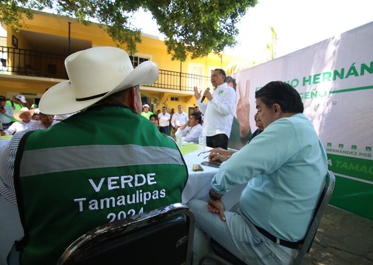 En un mes, Eugenio Hernández ha recorrido 5,685 kilómetros rumbo al Senado