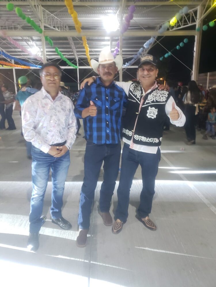 Ex alcaldes y líderes naturales del Altiplano reciben a Chavira