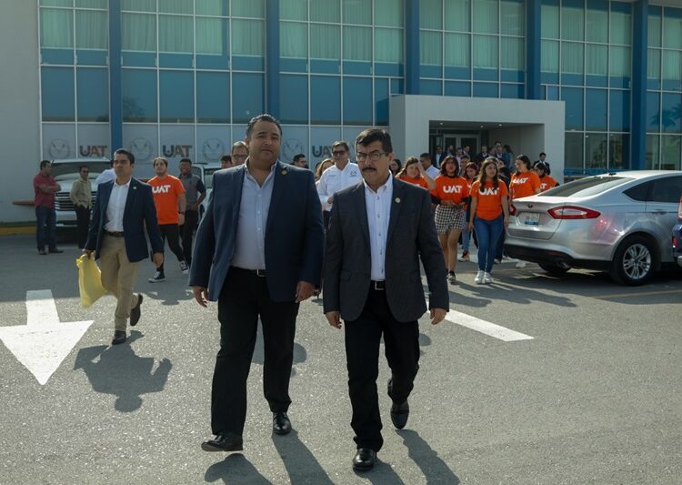 Presenta Dámaso Anaya proyectos académicos de la UAT en Nuevo Laredo