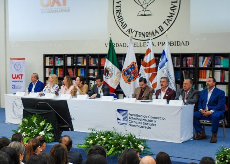 Presenta Dámaso Anaya proyectos académicos de la UAT en Nuevo Laredo