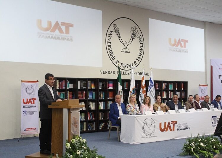 Presenta Dámaso Anaya proyectos académicos de la UAT en Nuevo Laredo