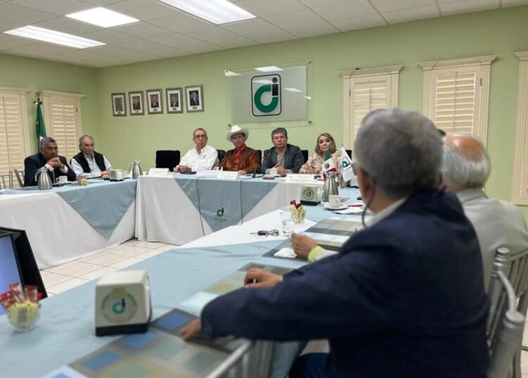 Francisco Chavira, candidato del PT al Senado se compromete con el Consejo de Instituciones de NLD