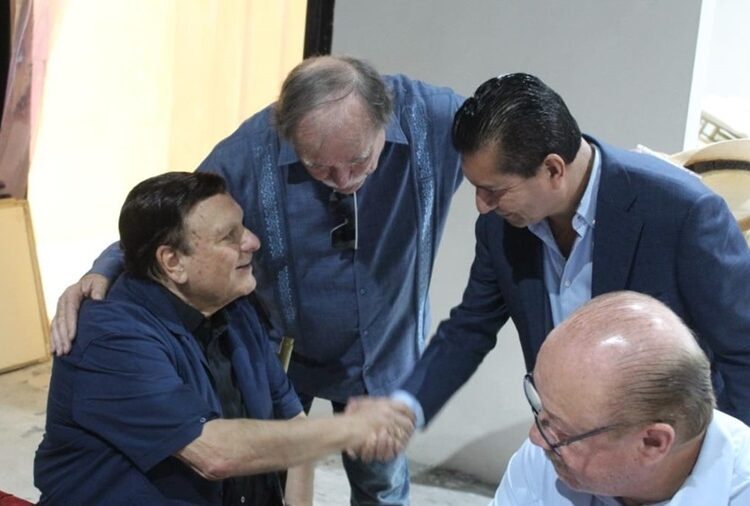 Francisco Chavira se reúne con pastores de Nuevo Laredo
