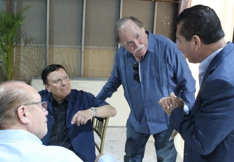 Francisco Chavira se reúne con pastores de Nuevo Laredo