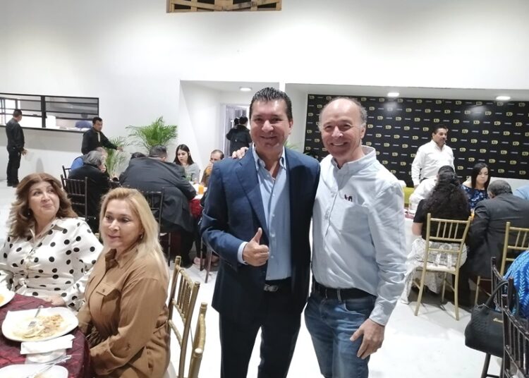 Francisco Chavira se reúne con pastores de Nuevo Laredo