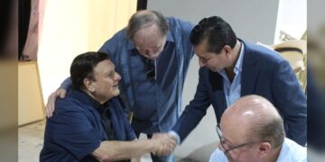 Francisco Chavira se reúne con pastores de Nuevo Laredo