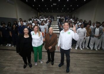 “Geño” y Maki van por titulación profesional gratuita