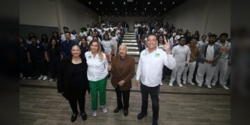 “Geño” y Maki van por titulación profesional gratuita