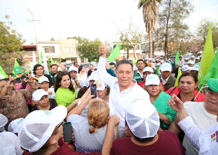 Entre porras y batucada reciben a Geño en la Ampliación Libertad