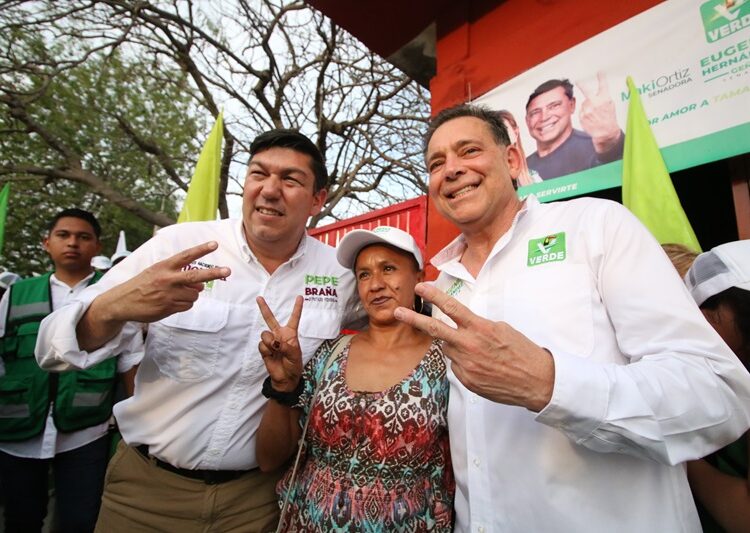 Entre porras y batucada reciben a Geño en la Ampliación Libertad