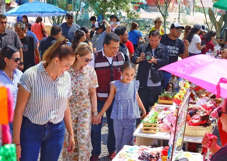 Lalo y Lucy visitan el mercado artesanal de Altas Cumbres