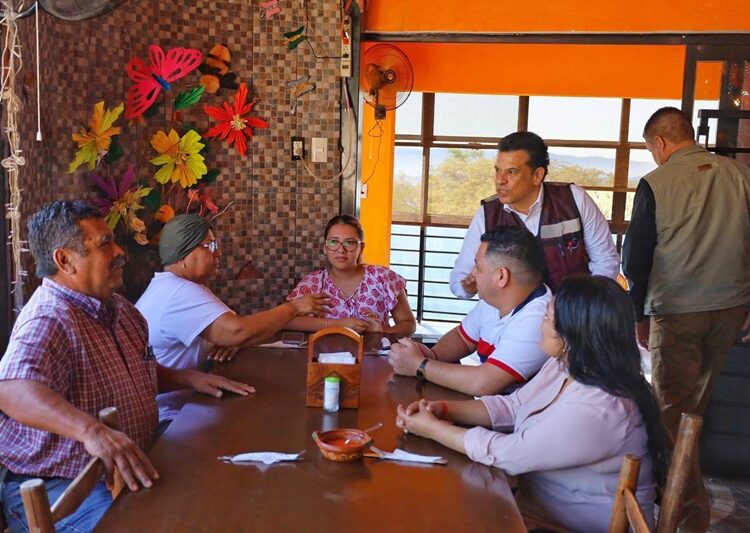 Lalo y Lucy visitan el mercado artesanal de Altas Cumbres