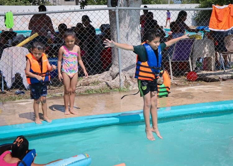Lalo y Lucy visitan el mercado artesanal de Altas Cumbres