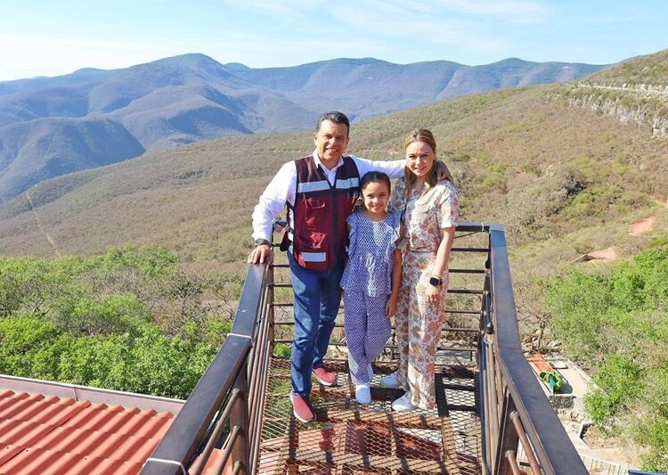Lalo y Lucy visitan el mercado artesanal de Altas Cumbres