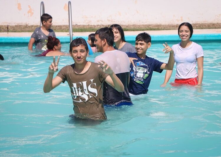 Lalo y Lucy visitan el mercado artesanal de Altas Cumbres