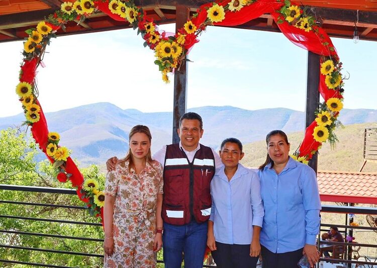 Lalo y Lucy visitan el mercado artesanal de Altas Cumbres