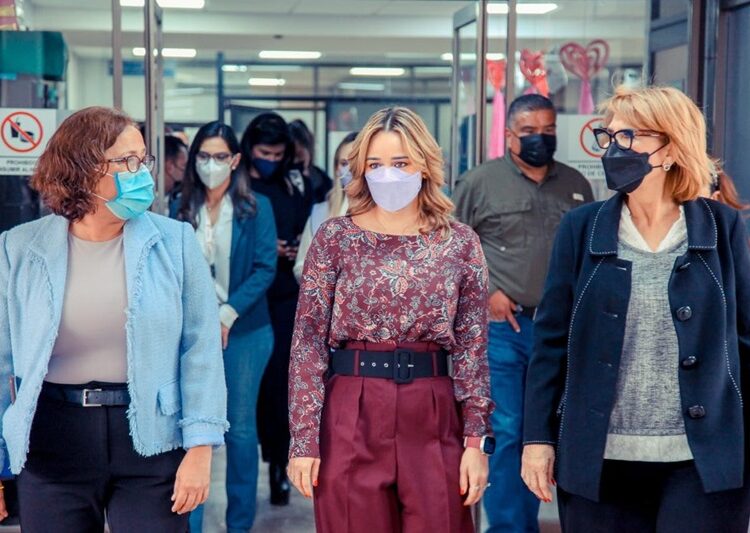 Lleva Lucy de Gattás esperanza y alegría al Hospital Infantil