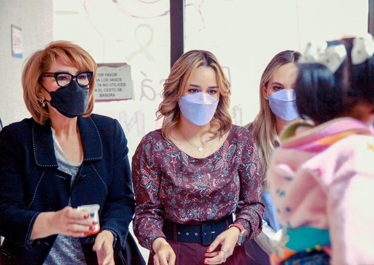 Lleva Lucy de Gattás esperanza y alegría al Hospital Infantil