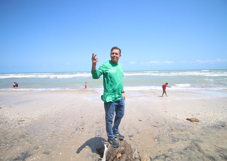 Ola Verde llega a las cálidas aguas de la playa Barra del Tordo