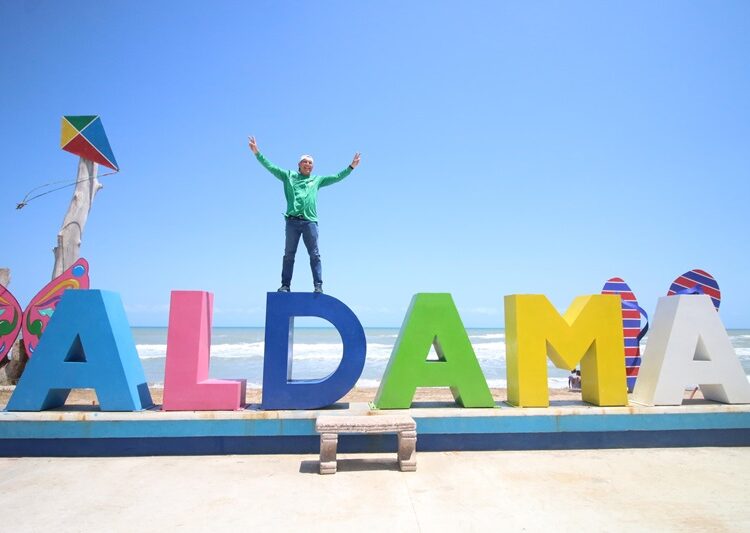 Ola Verde llega a las cálidas aguas de la playa Barra del Tordo