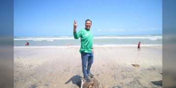 Ola Verde llega a las cálidas aguas de la playa Barra del Tordo