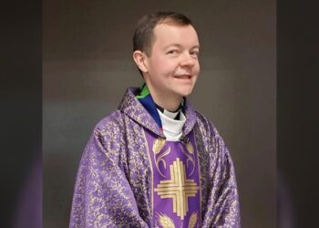 Prohíben oficiar misa al padre Adam Kotas