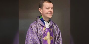 Prohíben oficiar misa al padre Adam Kotas