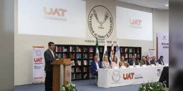 Presenta Dámaso Anaya proyectos académicos de la UAT en Nuevo Laredo