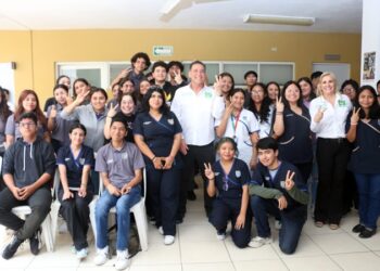 Quiero ser Senador porque amo a Tamaulipas, dice Eugenio Hernández a universitarios