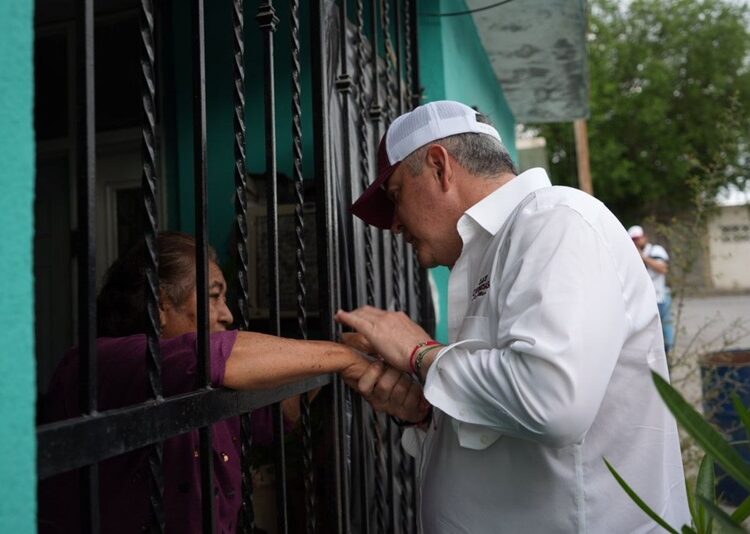 Respaldan neolaredenses proyecto de Carlos Canturosas