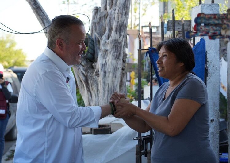 Respaldan neolaredenses proyecto de Carlos Canturosas