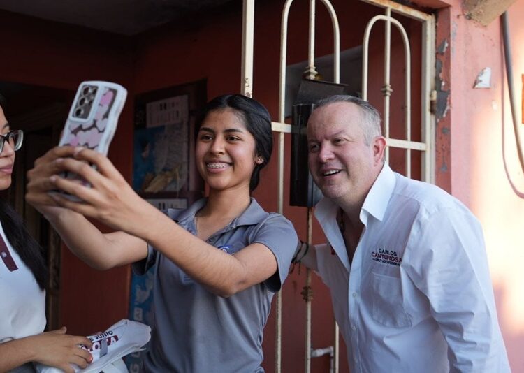 Respaldan neolaredenses proyecto de Carlos Canturosas