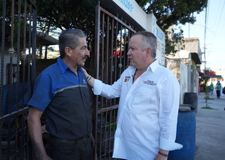 Respaldan neolaredenses proyecto de Carlos Canturosas