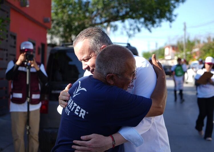 Respaldan neolaredenses proyecto de Carlos Canturosas