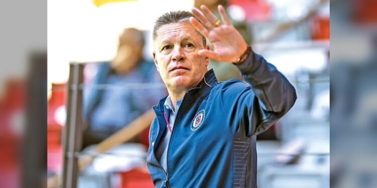 Declaran culpable al padre del joven que mató a 4 estudiantes en Michigan