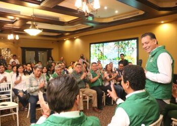 Se reúne “Geño” con la estructura del Verde en Matamoros