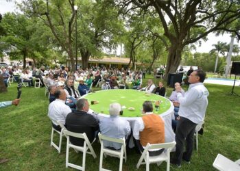 Suma Geño voluntades a su proyecto rumbo al Senado