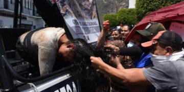 Linchan a mujer tras asesinato de niña, en Taxco