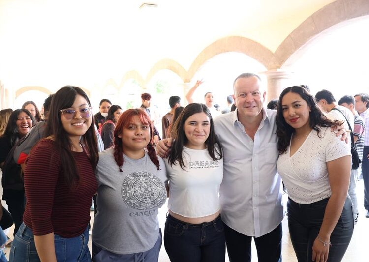 Trabajará Carlos Canturosas por el acceso universal a la cultura