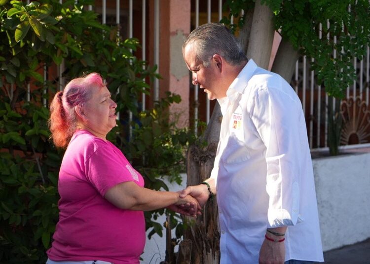 Va Carlos Canturosas por más beneficios sociales para familias neolaredenses