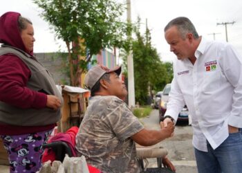 Va Carlos Canturosas por más beneficios sociales para familias neolaredenses