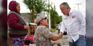 Va Carlos Canturosas por más beneficios sociales para familias neolaredenses